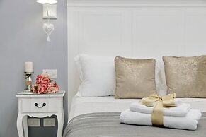 Roman Holiday Suites