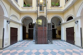 Roman Holiday Suites