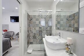 Roman Holiday Suites