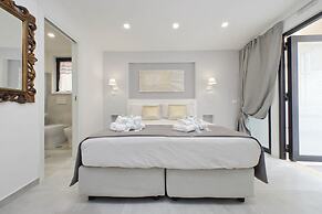 Roman Holiday Suites