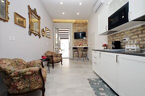 Roman Holiday Suites