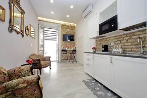 Roman Holiday Suites