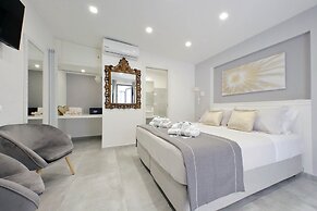 Roman Holiday Suites