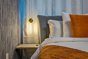 Brand New Corner Lot Pond View Vacation Home