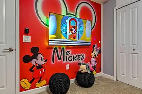 Brand New Corner Lot Pond View Vacation Home