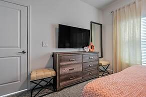 Brand New Corner Lot Pond View Vacation Home