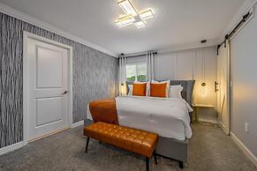 Brand New Corner Lot Pond View Vacation Home