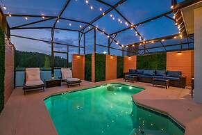 Brand New Corner Lot Pond View Vacation Home