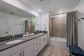 Brand New Corner Lot Pond View Vacation Home