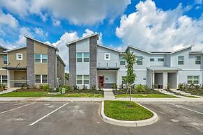 Brand New Corner Lot Pond View Vacation Home