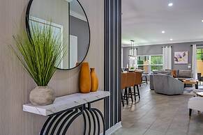 Brand New Corner Lot Pond View Vacation Home