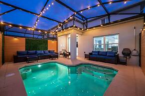 Brand New Corner Lot Pond View Vacation Home