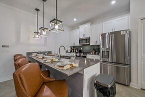 Brand New Corner Lot Pond View Vacation Home