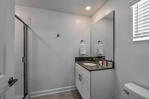 Brand New Corner Lot Pond View Vacation Home