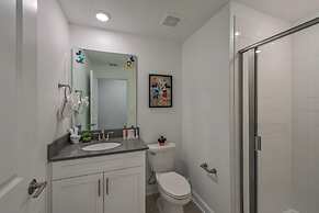 Brand New Corner Lot Pond View Vacation Home