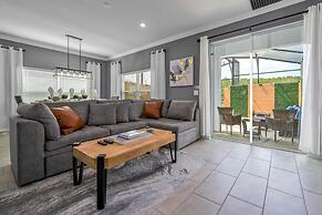 Brand New Corner Lot Pond View Vacation Home