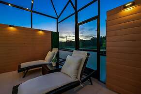 Brand New Corner Lot Pond View Vacation Home