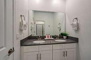 Brand New Corner Lot Pond View Vacation Home