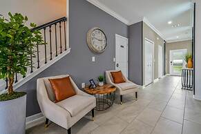 Brand New Corner Lot Pond View Vacation Home