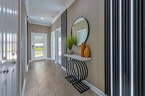 Brand New Corner Lot Pond View Vacation Home