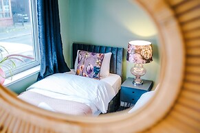 Newly Renovated home-Manchester