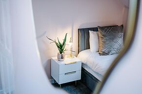 Newly Renovated home-Manchester