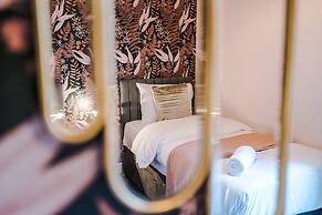 Newly Renovated home-Manchester