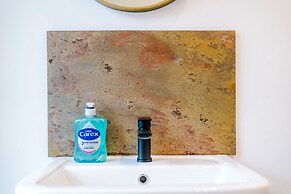 Newly Renovated home-Manchester