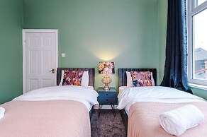 Newly Renovated home-Manchester