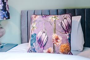 Newly Renovated home-Manchester