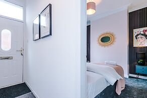 Newly Renovated home-Manchester