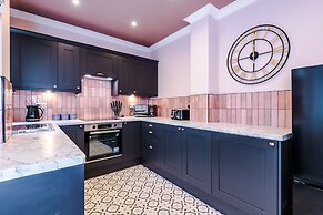 Newly Renovated home-Manchester