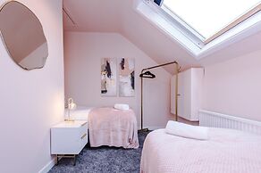 Newly Renovated home-Manchester