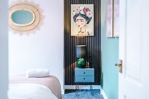 Newly Renovated home-Manchester