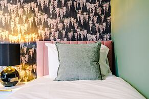 Newly Renovated home-Manchester