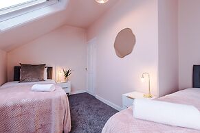 Newly Renovated home-Manchester