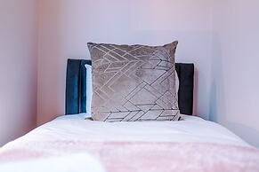 Newly Renovated home-Manchester