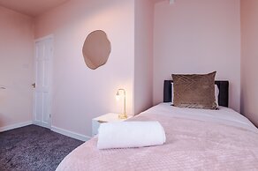 Newly Renovated home-Manchester