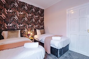 Newly Renovated home-Manchester