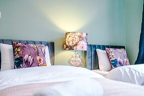 Newly Renovated home-Manchester