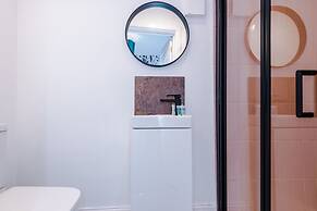 Newly Renovated home-Manchester