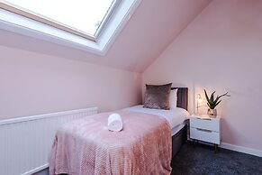 Newly Renovated home-Manchester