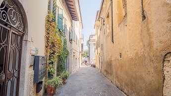 Old Town Alley - Italian Homing