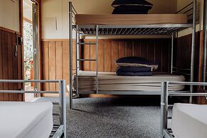 Lake Mahinapua Hotel