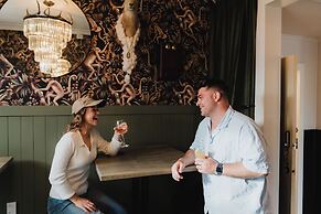 Lake Mahinapua Hotel