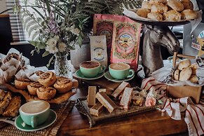 Lake Mahinapua Hotel