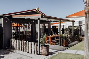 Lake Mahinapua Hotel