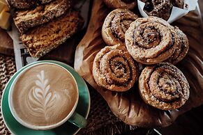 Lake Mahinapua Hotel