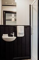 Lake Mahinapua Hotel