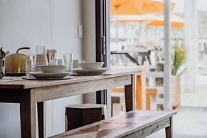 Lake Mahinapua Hotel